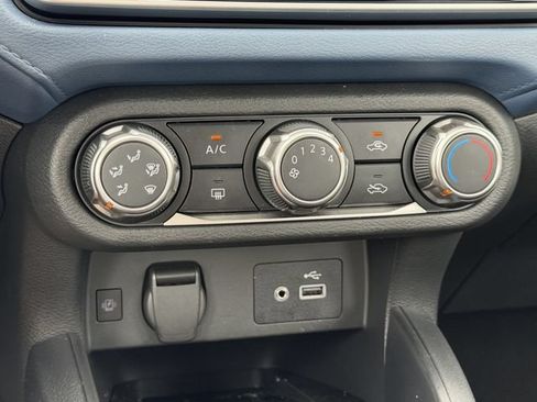 Used 2025 Nissan Versa SV w/ Trunk Package FWD image 15