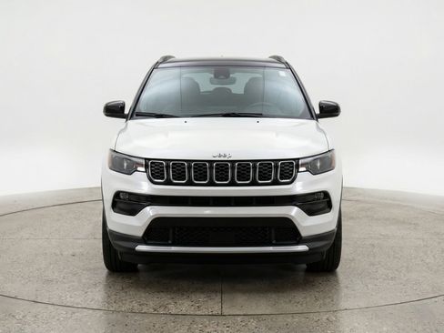 Used 2025 Jeep Compass Limited image 2