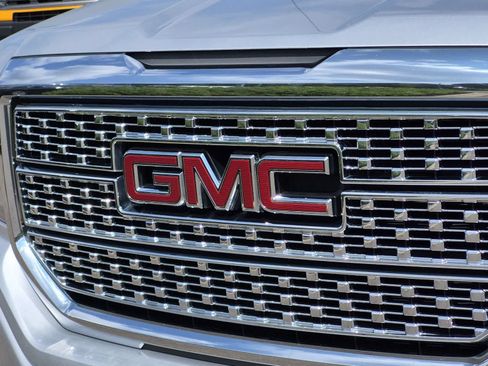 Used 2018 GMC Sierra 1500 Denali w/ Denali Ultimate Package AWD/4WD image 12