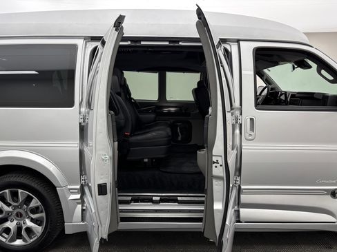 Used 2026 GMC Savana 2500 w/ Driver Convenience Package RWD image 7