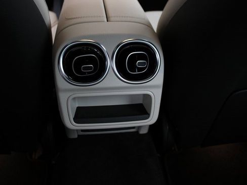 New 2025 Mercedes-Benz C 300 4MATIC Sedan image 34