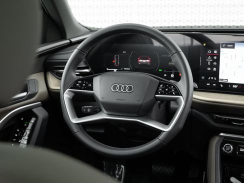 Certified 2025 Audi Q5 Premium w/ Convenience Package AWD/4WD image 9