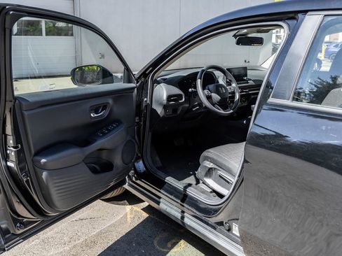 Certified 2023 Honda HR-V LX image 26