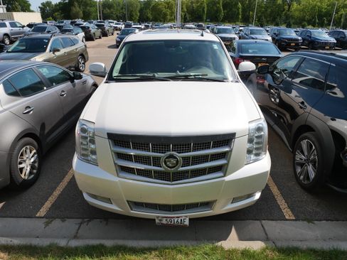 Used 2011 Cadillac Escalade ESV Platinum AWD/4WD image 2