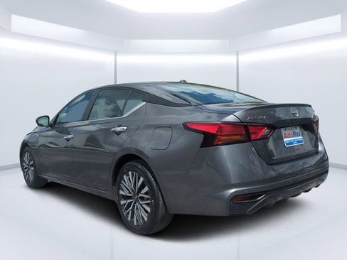 Used 2025 Nissan Altima 2.5 SV FWD image 5