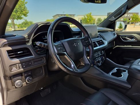 Used 2022 Chevrolet Suburban RST w/ Luxury Package RWD image 2