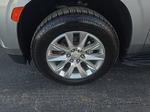 Used 2024 Chevrolet Suburban Premier image 4