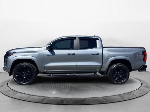 Used 2025 Chevrolet Colorado Z71 w/ Technology Package AWD/4WD image 2