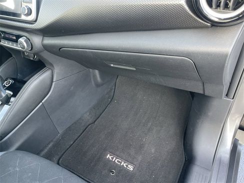 Used 2019 Nissan Kicks SV image 30