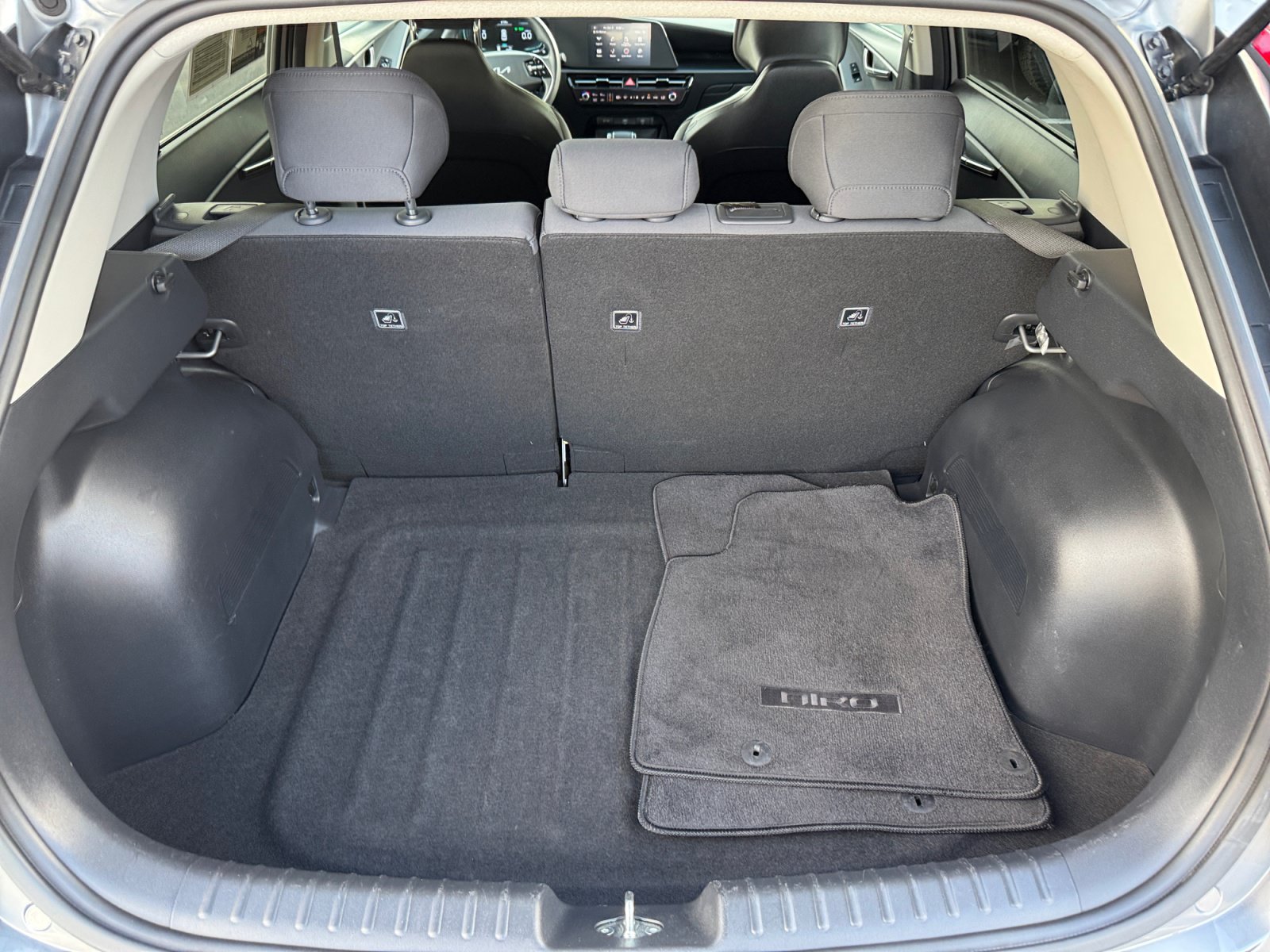Used 2025 Kia Niro LX FWD image 26