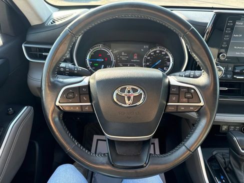 Used 2022 Toyota Highlander XLE AWD/4WD image 21