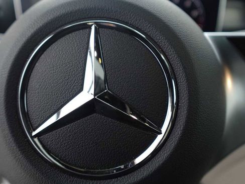 Used 2026 Mercedes-Benz GLC 300 4MATIC image 36