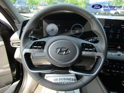 Used 2023 Hyundai Elantra SEL w/ Convenience Package FWD image 17