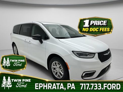 Used 2024 Chrysler Pacifica Touring-L FWD image 1