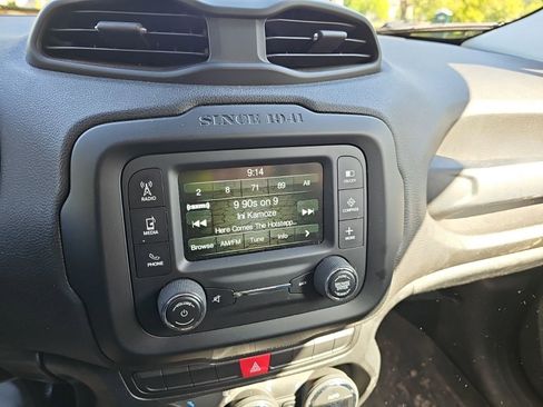 Used 2015 Jeep Renegade Latitude w/ Popular Equipment Group AWD/4WD image 20