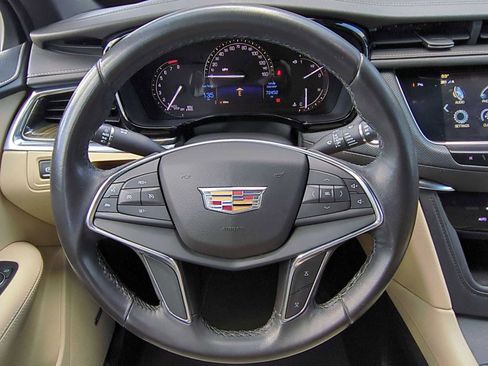 Used 2018 Cadillac XT5 FWD image 14