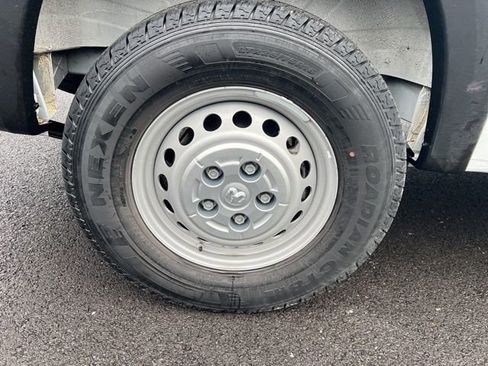 Used 2024 RAM ProMaster 2500 w/ Convenience Group image 39