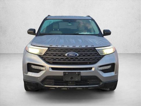 Certified 2021 Ford Explorer XLT w/ Equipment Group 202A AWD/4WD image 2