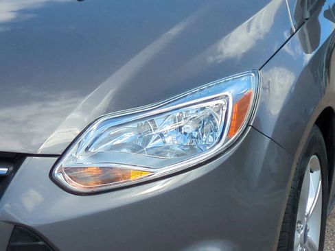 Used 2014 Ford Focus SE w/ SE Winter Package FWD image 11