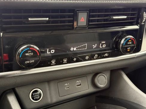 Used 2022 Nissan Rogue SV FWD image 21