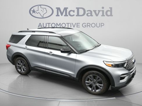 Used 2022 Ford Explorer XLT w/ Equipment Group 202A RWD image 32