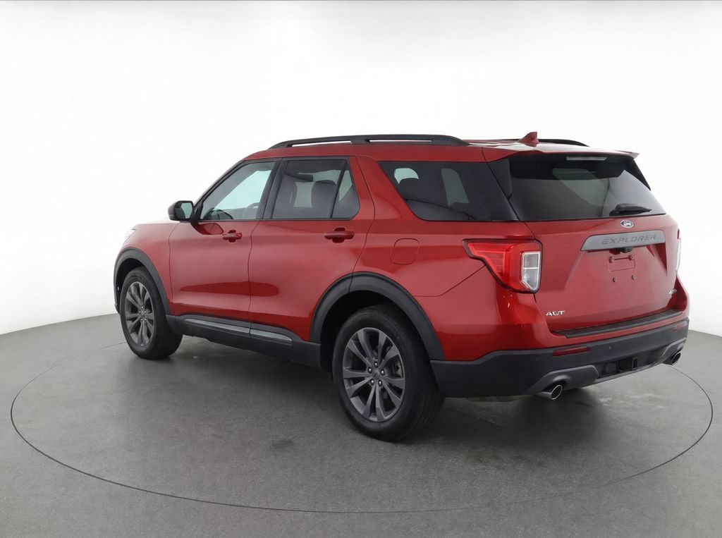 Used 2023 Ford Explorer XLT w/ Equipment Group 202A AWD/4WD image 3