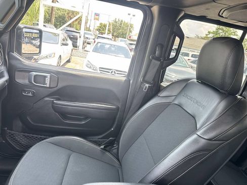 Used 2023 Jeep Gladiator Sport AWD/4WD image 17