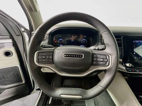 Used 2024 Jeep Wagoneer Series II w/ Flexible Seating Group RWD image 17