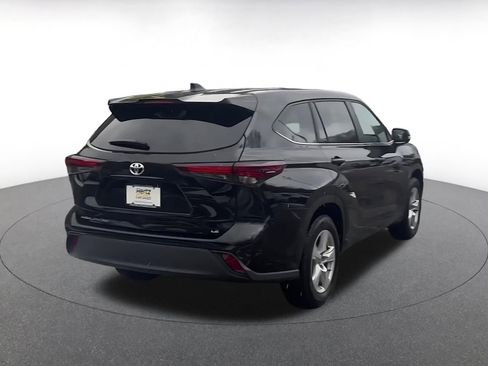 Used 2025 Toyota Highlander LE image 14