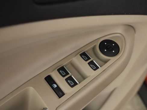 Used 2019 Ford Escape SE image 9