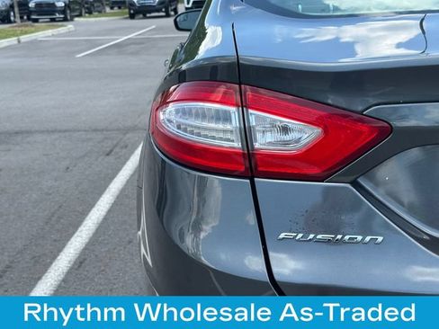 Used 2015 Ford Fusion SE FWD image 29