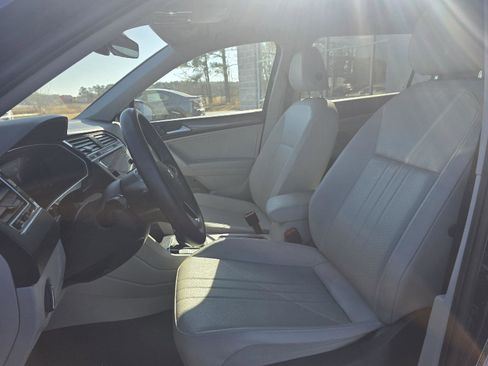 Used 2024 Volkswagen Tiguan SE image 20