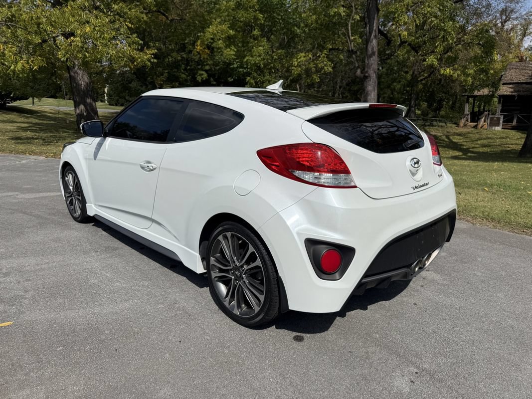 Used 2016 Hyundai Veloster Turbo FWD image 7