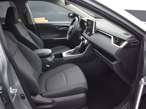 Used 2025 Toyota RAV4 XLE image 10