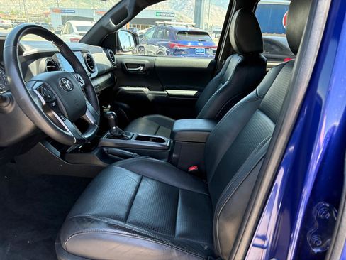 Used 2023 Toyota Tacoma TRD Off-Road w/ TRD Premium Off Road Package AWD/4WD image 19