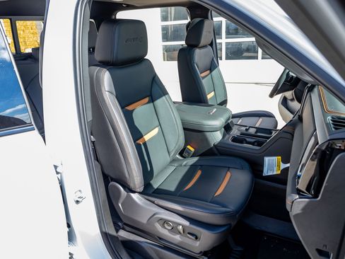 Used 2025 GMC Sierra 2500 AT4 w/ Technology Package image 28