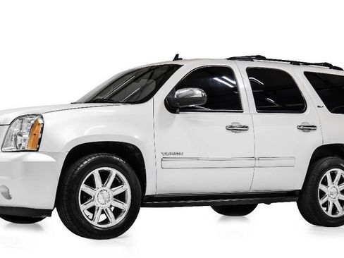 Used 2010 GMC Yukon SLT RWD image 2