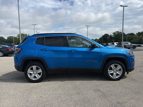 Used 2022 Jeep Compass Latitude w/ Convenience Group AWD/4WD image 4