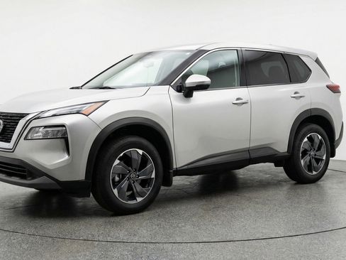 Used 2025 Nissan Rogue SV FWD image 3