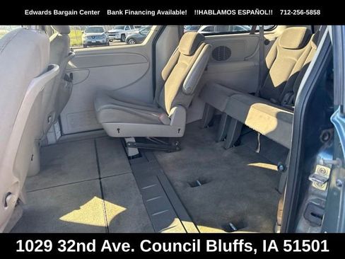 Used 2005 Chrysler Town & Country LX w/ Popular Equipment Group II FWD image 11