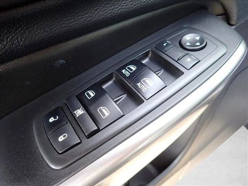 Used 2019 Jeep Cherokee Limited w/ Trailer Tow Group image 16