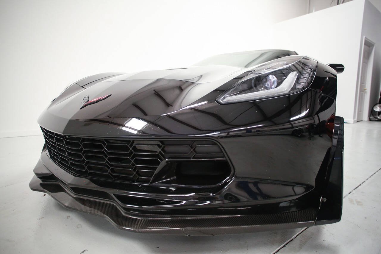 Used 2018 Chevrolet Corvette Stingray Coupe w/ Carbon Flash Badge Package RWD image 10