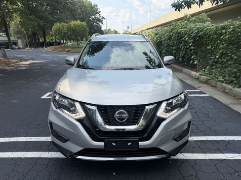 Used 2019 Nissan Rogue S w/ Special Edition Package FWD image 2
