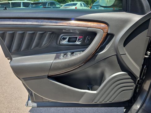 Used 2017 Ford Taurus Limited FWD image 17