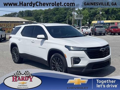 Used 2023 Chevrolet Traverse RS FWD image 1