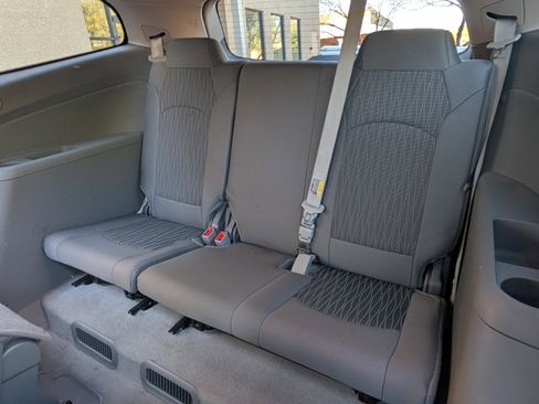 Used 2017 Chevrolet Traverse LT w/ Style and Technology Package image 22