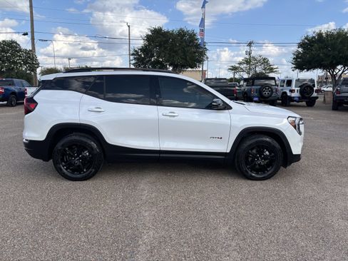 Used 2024 GMC Terrain AT4 w/ Infotainment Package II image 4