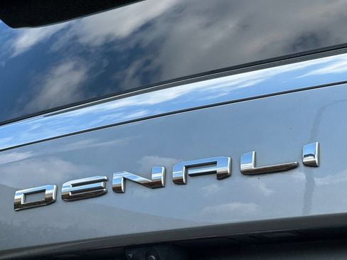 Certified 2025 GMC Yukon Denali image 29