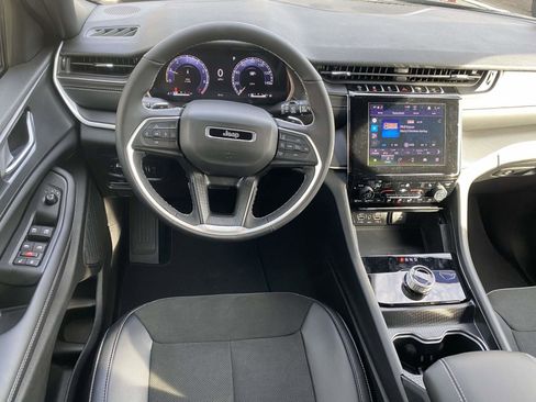 New 2025 Jeep Grand Cherokee Altitude image 11