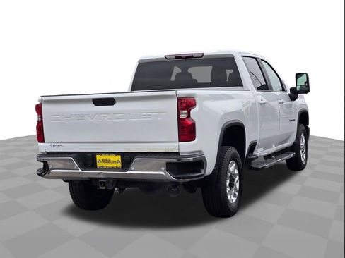 Used 2024 Chevrolet Silverado 2500 LT image 4